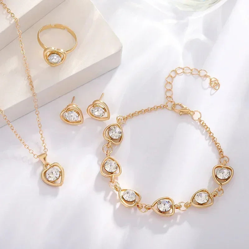 Conjunto de Joias Feminino 5 Peças - Elegância em Ouro com Design de Coração